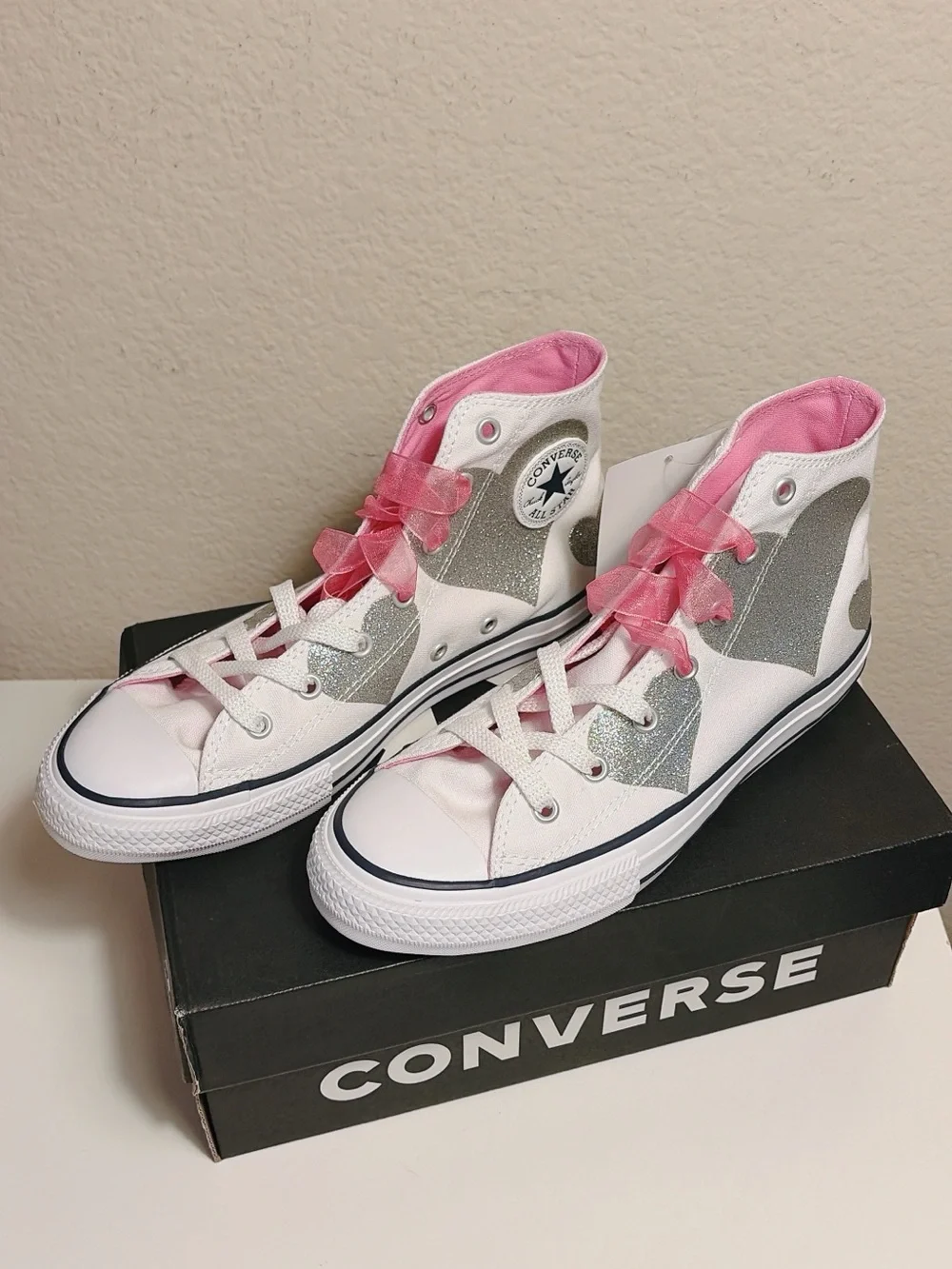 Converse G60971C Chuck Taylor All Star Hi Kids US 5 White Silver Hearts 2 Laces